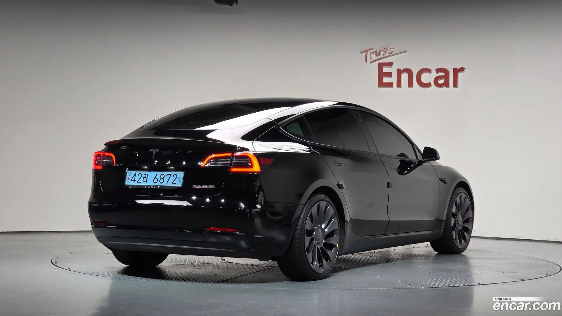 Main__Slider__Photo:Model 3 Tesla 2021.2-1