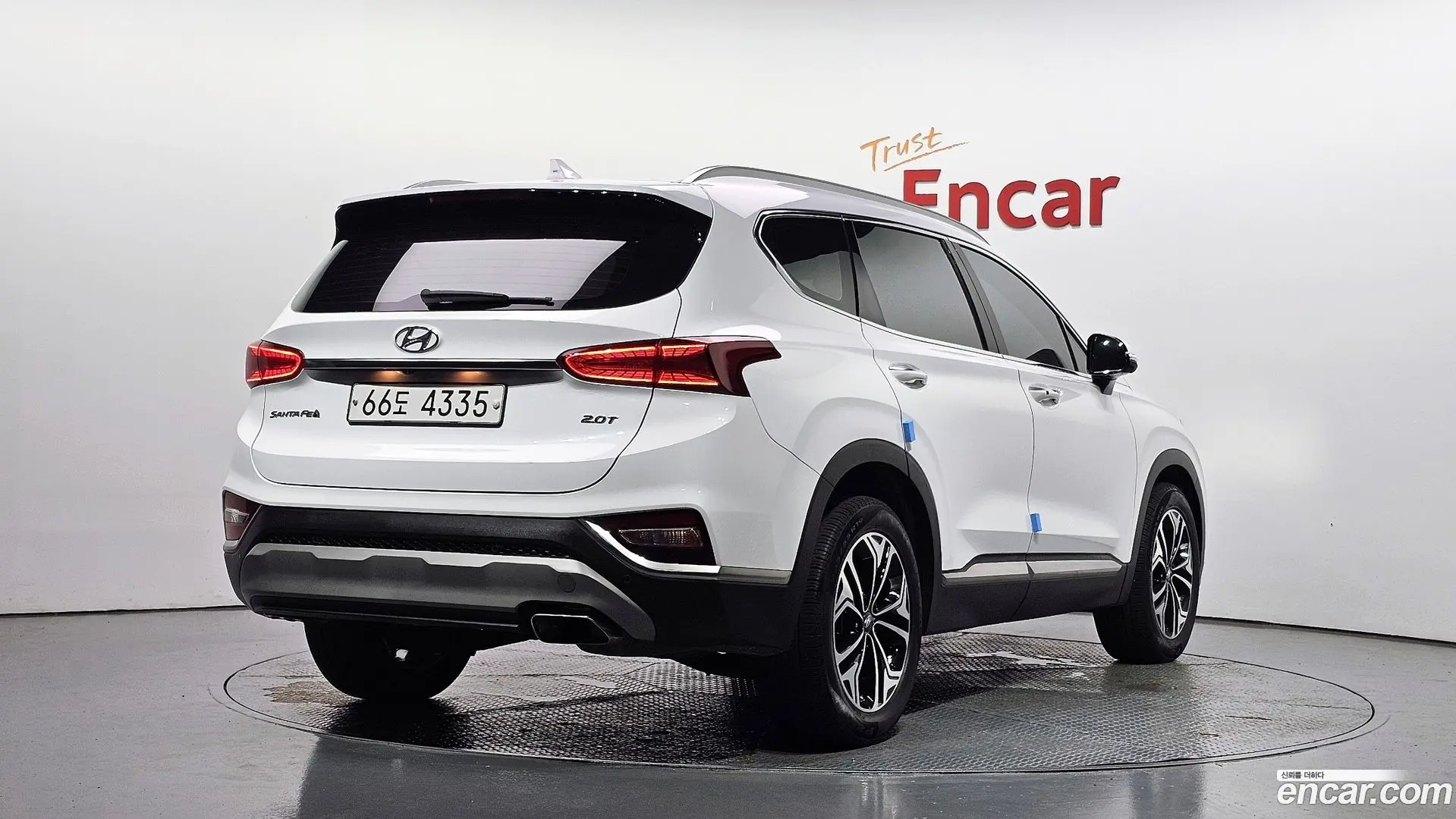 Main__Slider__Photo:Santafe Hyundai 2019.6-1