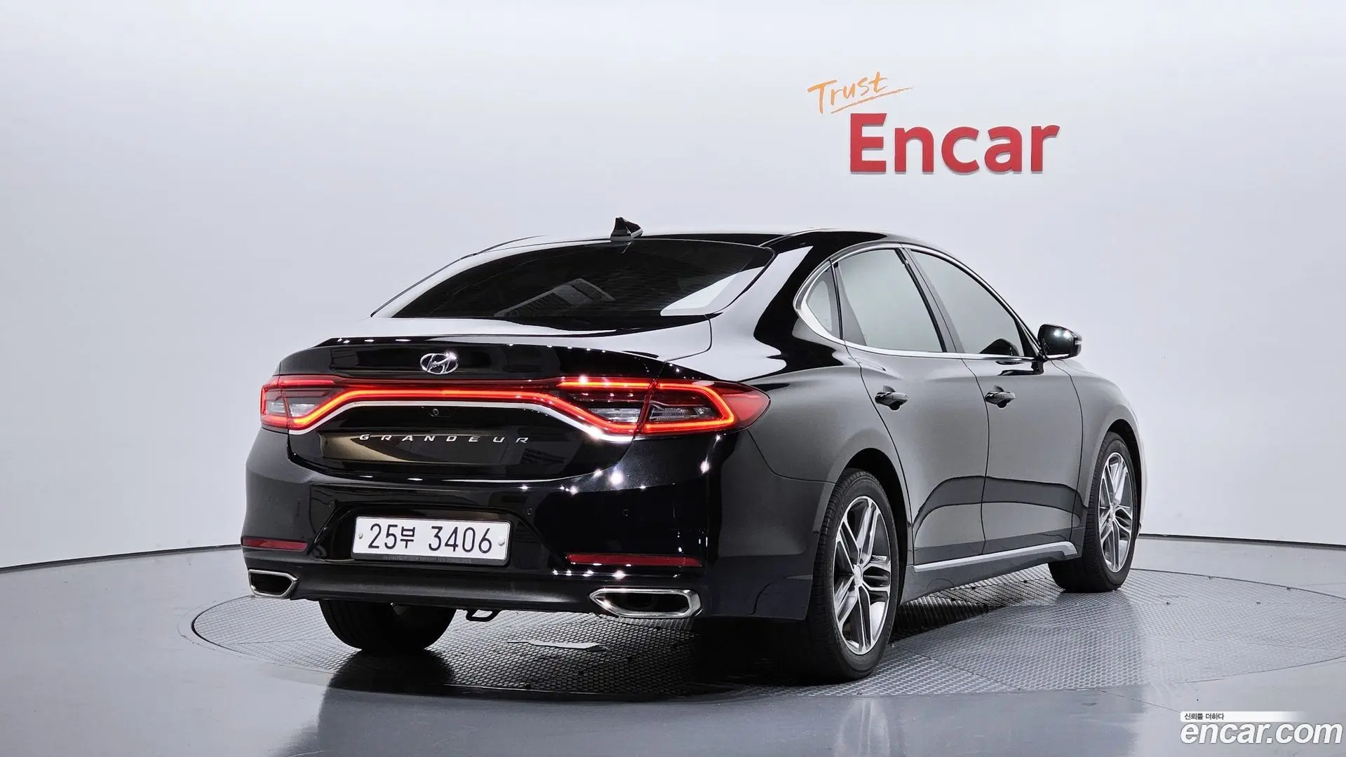Main__Slider__Photo:Grandeur Hyundai 2016.10-1