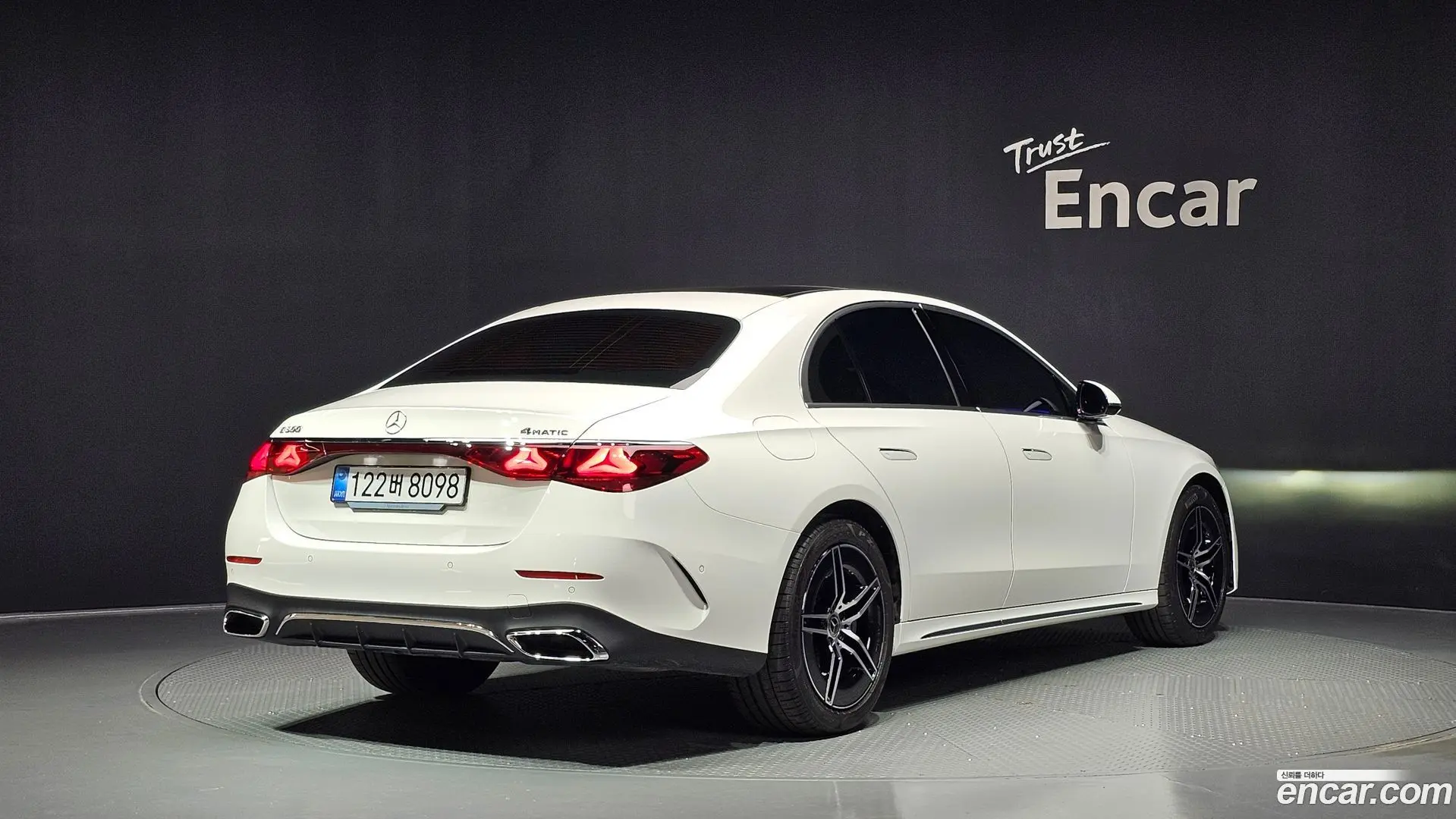 Main__Slider__Photo:E-Class Mercedes-Benz 2025.11-1