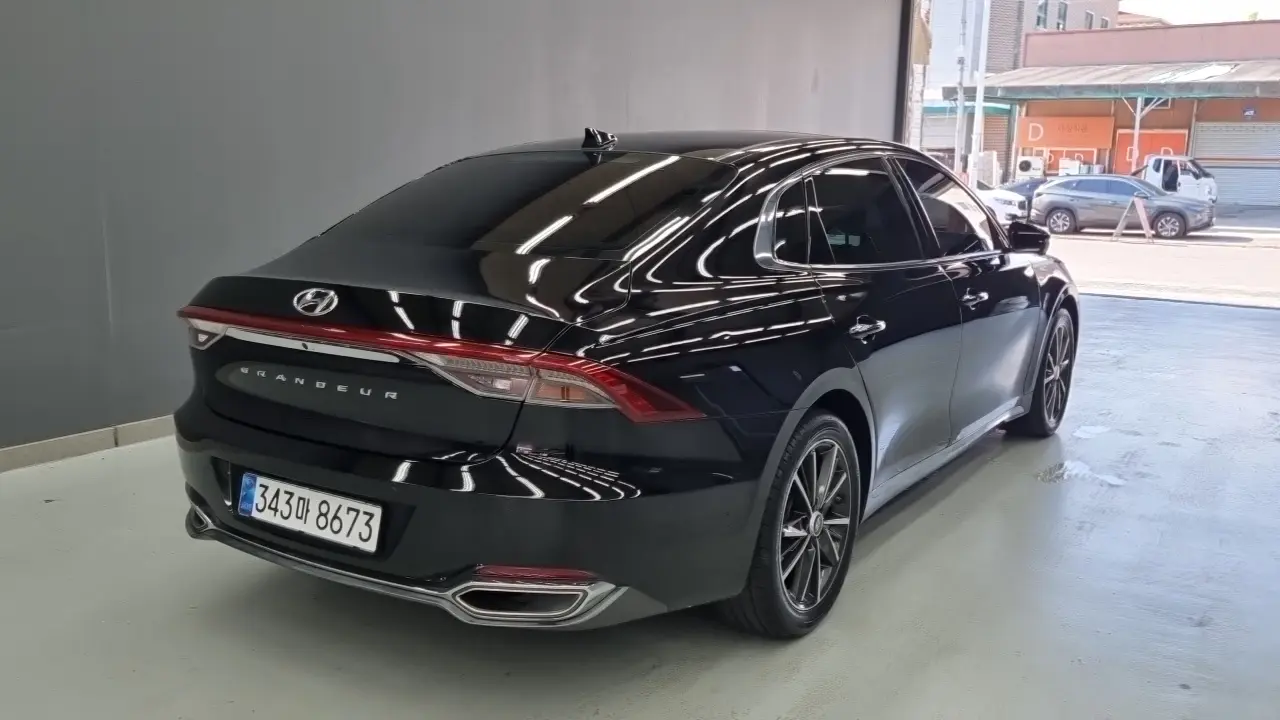Main__Slider__Photo:Grandeur Hyundai 2022.8-1