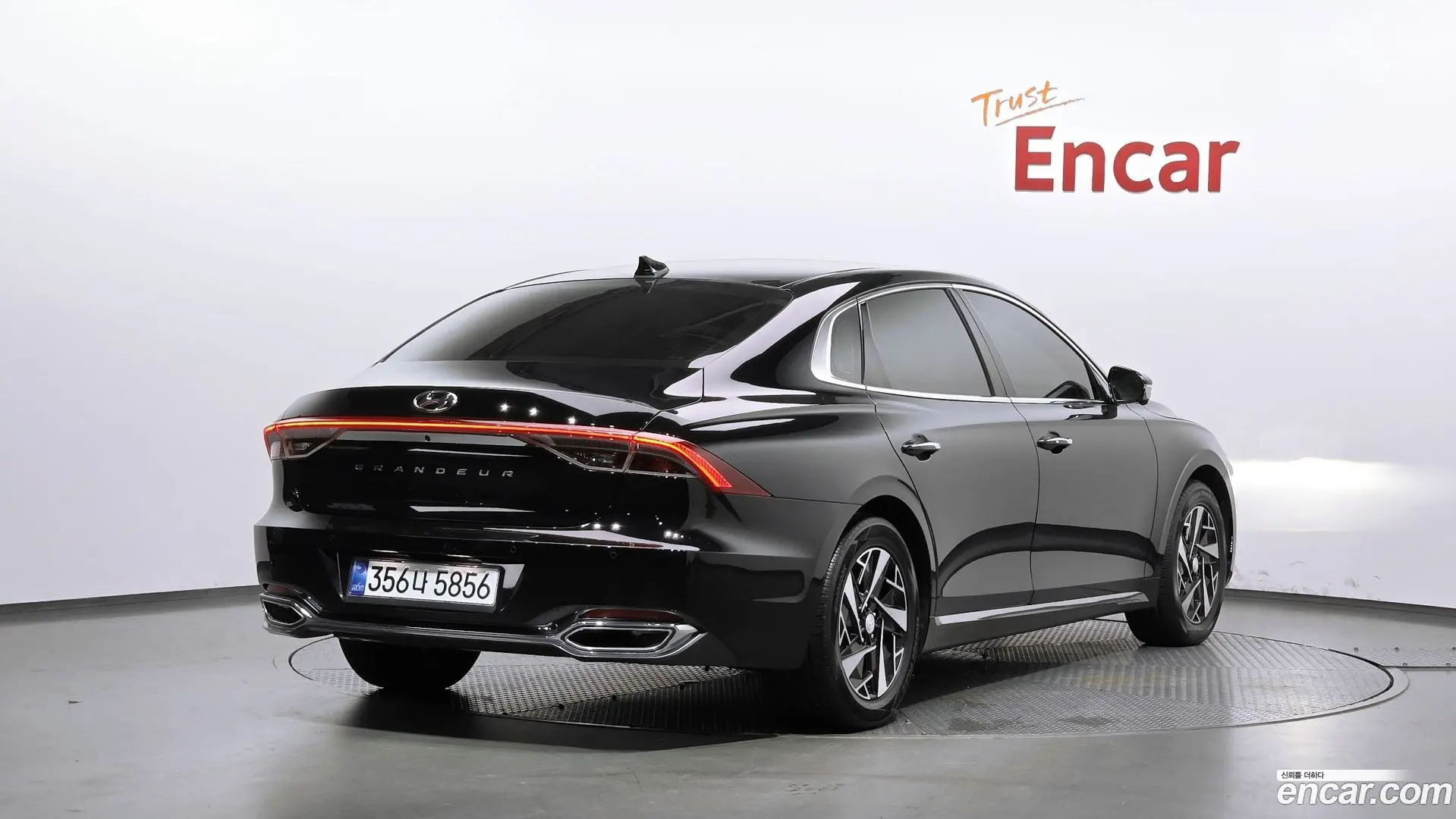 Main__Slider__Photo:Grandeur Hyundai 2022.10-1