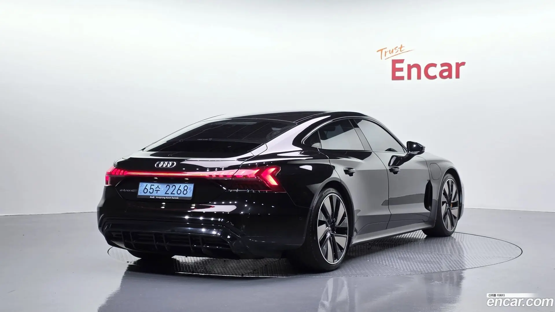 Main__Slider__Photo:e-tron GT Audi 2022.11-1