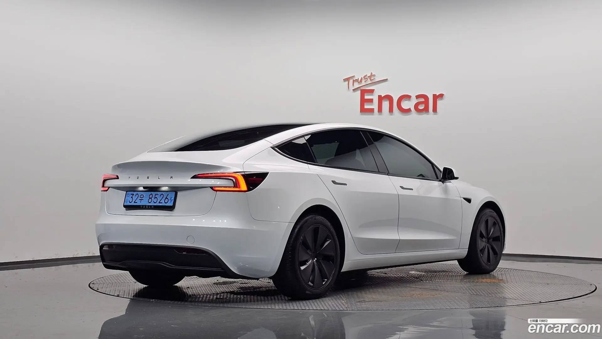 Main__Slider__Photo:Model 3 Tesla 2026.8-1