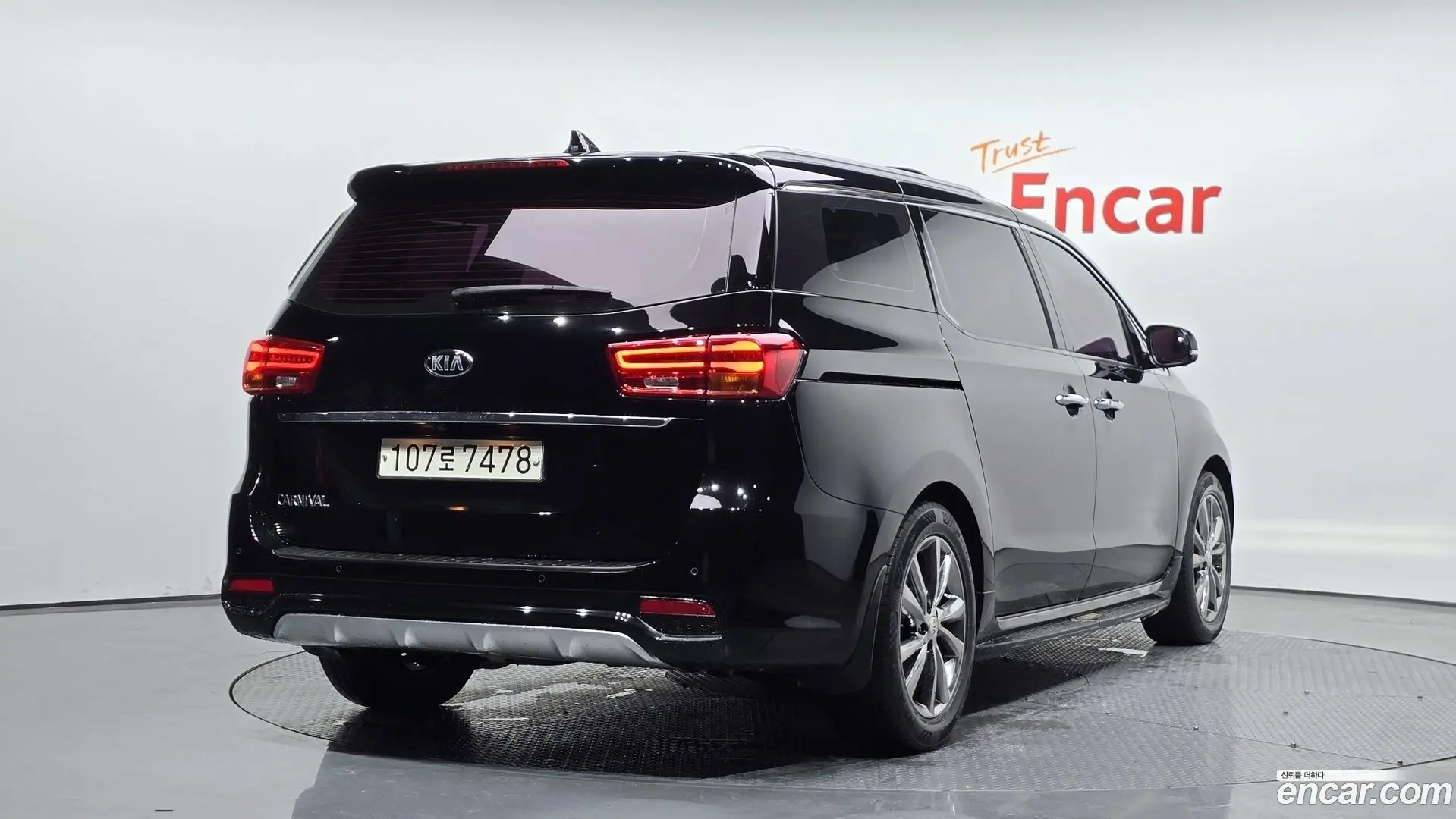 Main__Slider__Photo:Canival Kia 2018.6-1