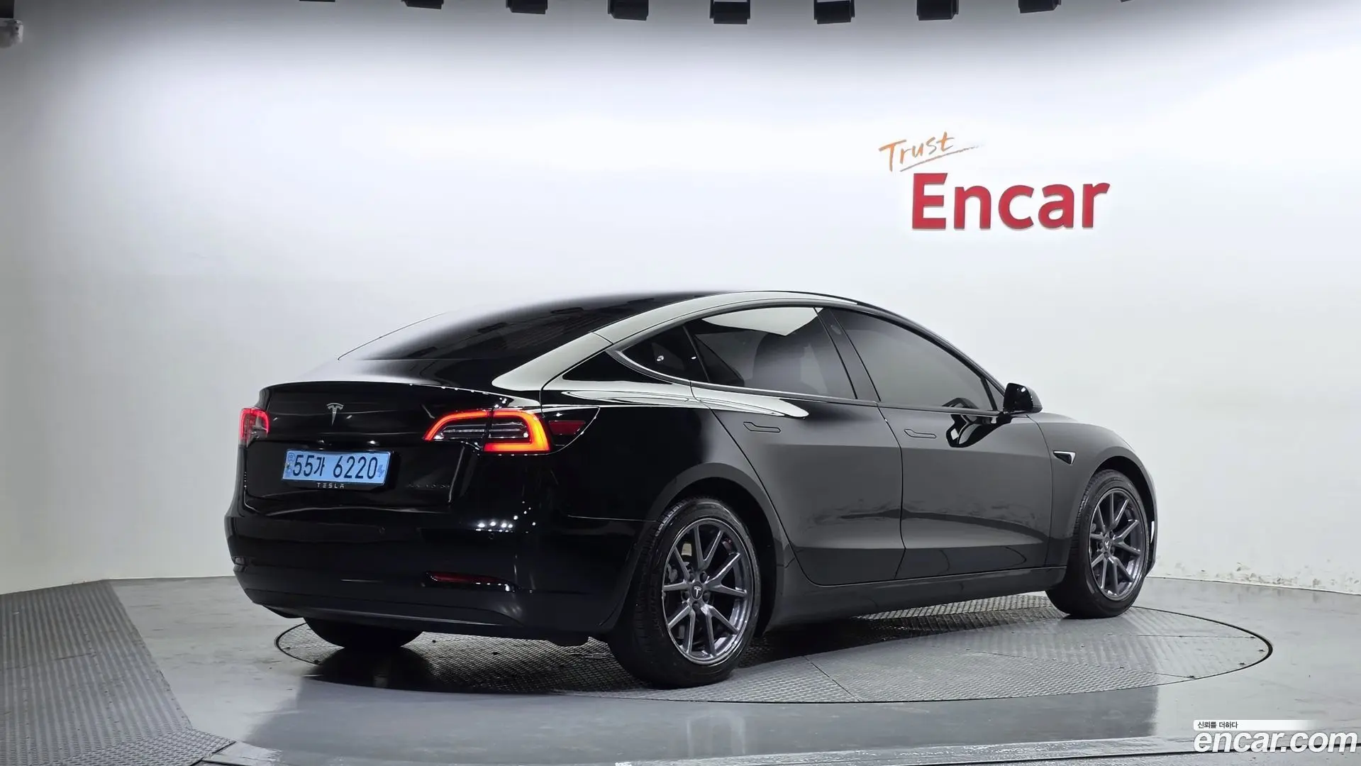 Main__Slider__Photo:Model 3 Tesla 2020.8-1