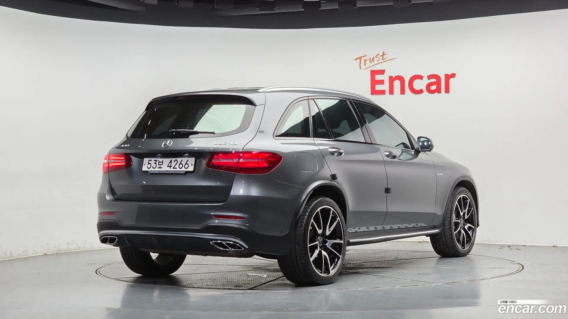 Main__Slider__Photo:GLC-Class Mercedes-Benz 2018.6-1