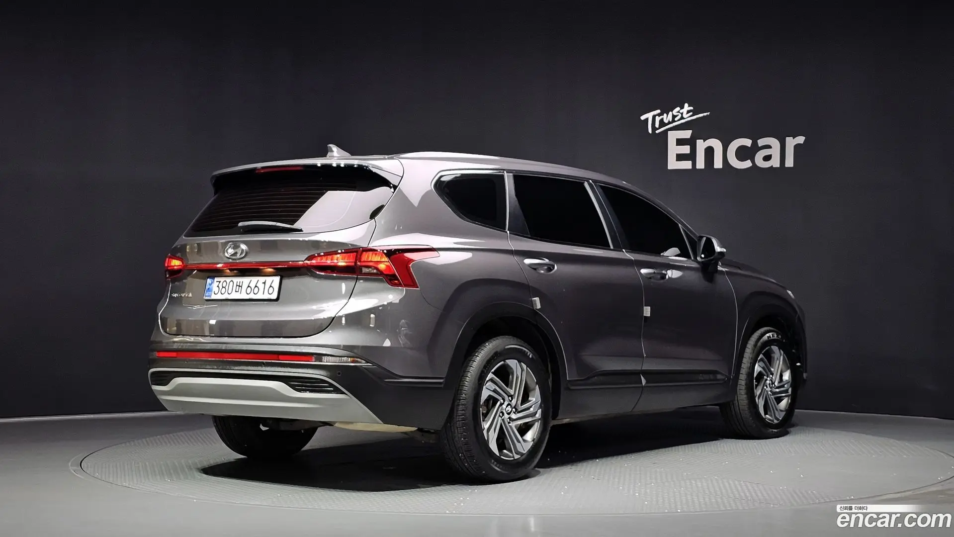 Main__Slider__Photo:Santafe Hyundai 2021.11-1