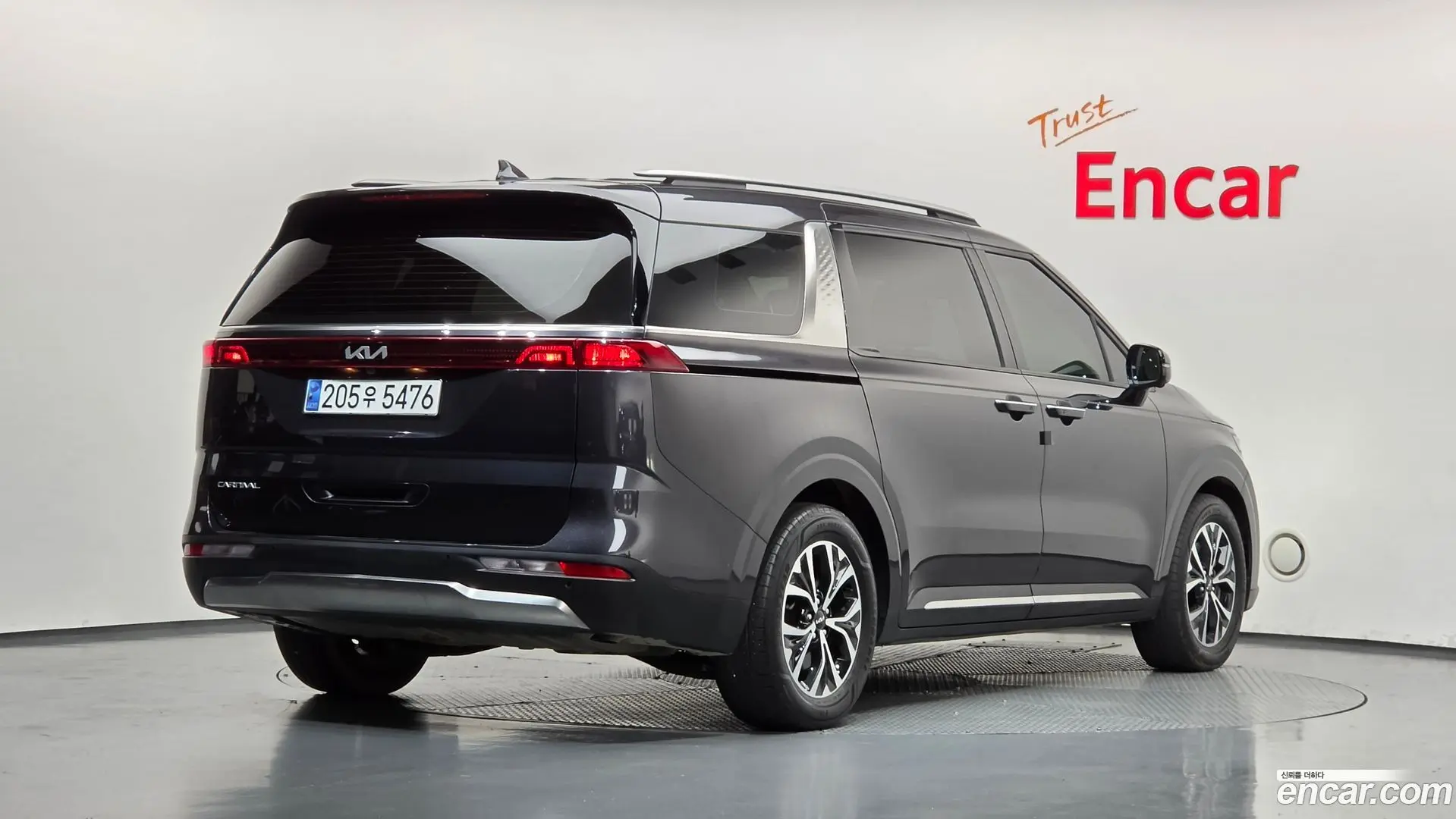 Main__Slider__Photo:Canival Kia 2023.3-1