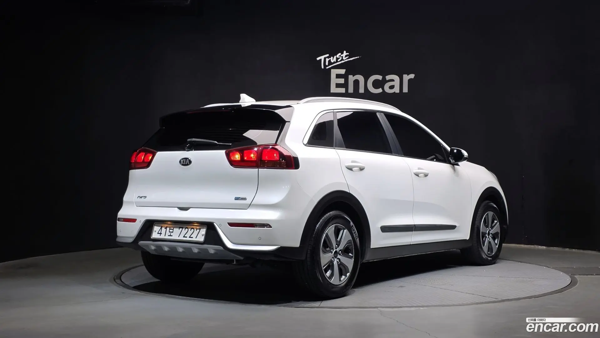 Main__Slider__Photo:Niro Kia 2018.6-1