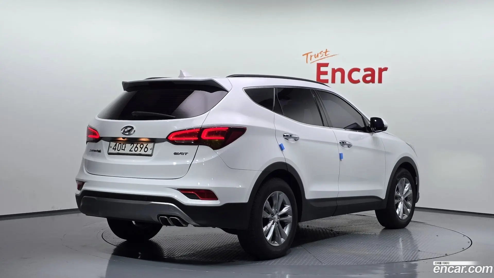 Main__Slider__Photo:Santafe Hyundai 2017.0-1