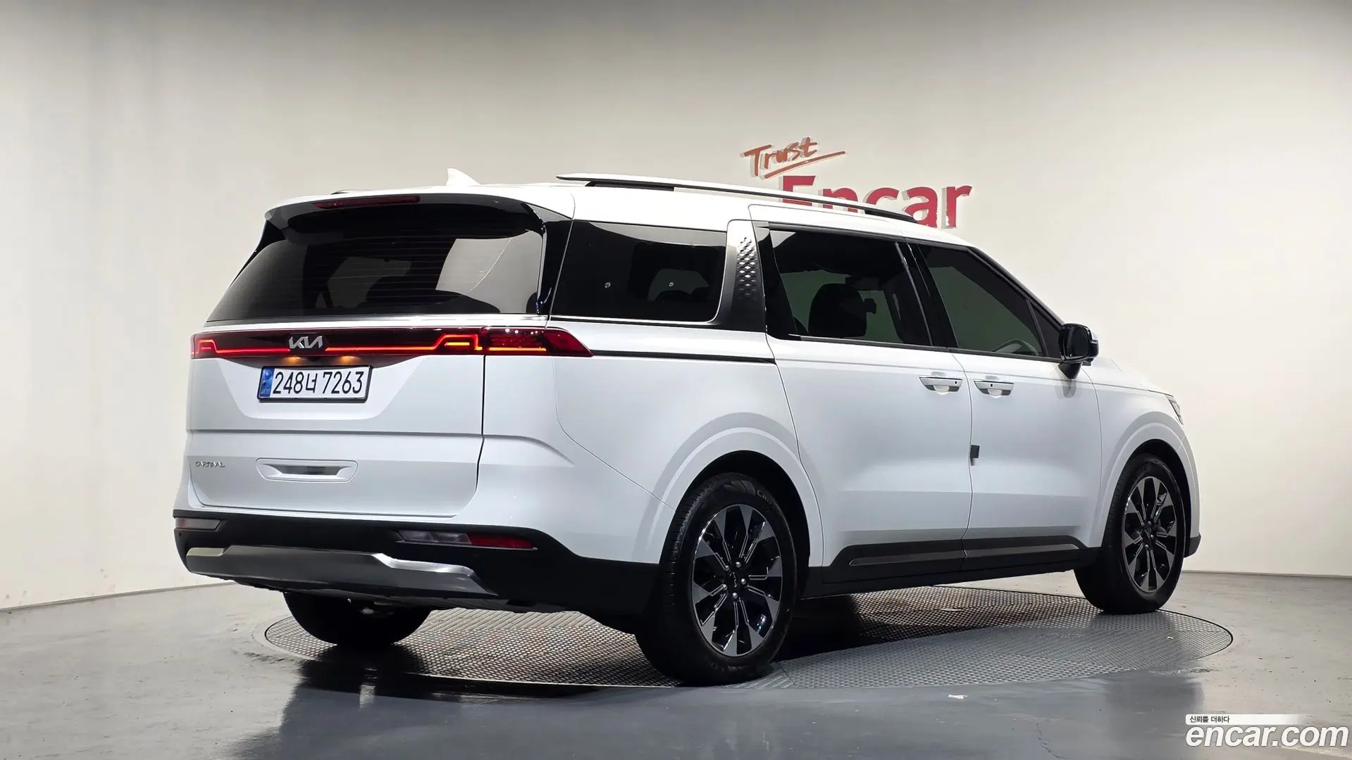 Main__Slider__Photo:Canival Kia 2023.8-1