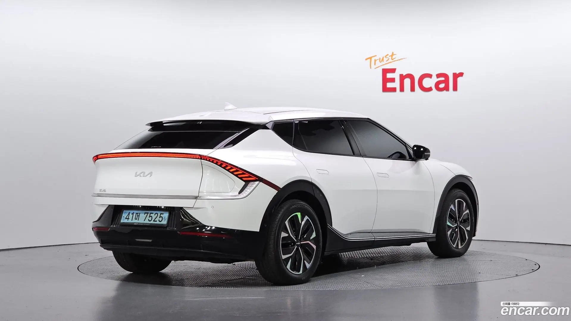 Main__Slider__Photo:EV6 Kia 2022.3-1