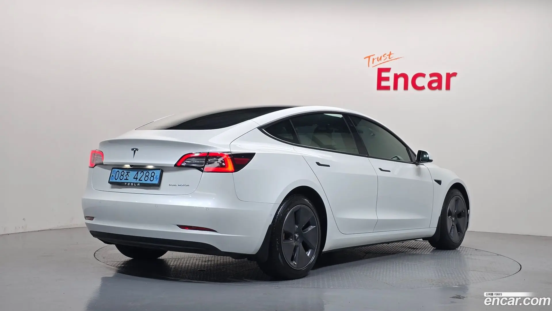 Main__Slider__Photo:Model 3 Tesla 2022.2-1