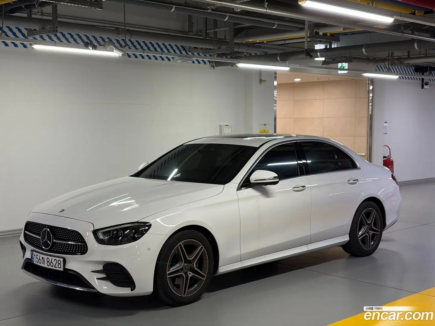 Main__Slider__Photo:E-Class Mercedes-Benz 2023.4-1
