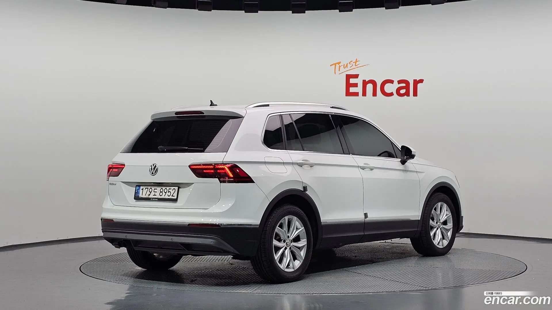 Main__Slider__Photo:Tiguan Volkswagen 2020.8-1
