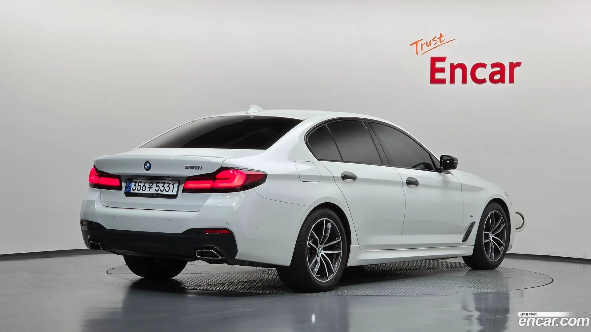 Main__Slider__Photo:5-Series BMW 2023.2-1