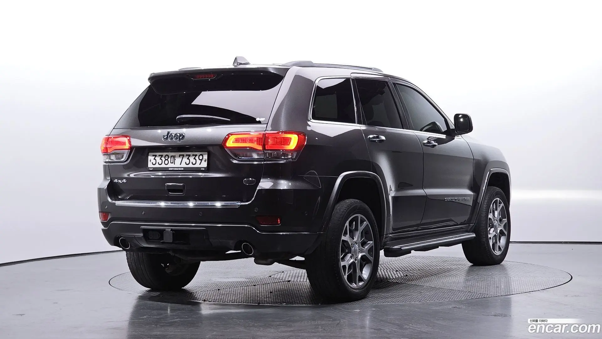 Main__Slider__Photo:Cherokee Jeep 2020.5-1