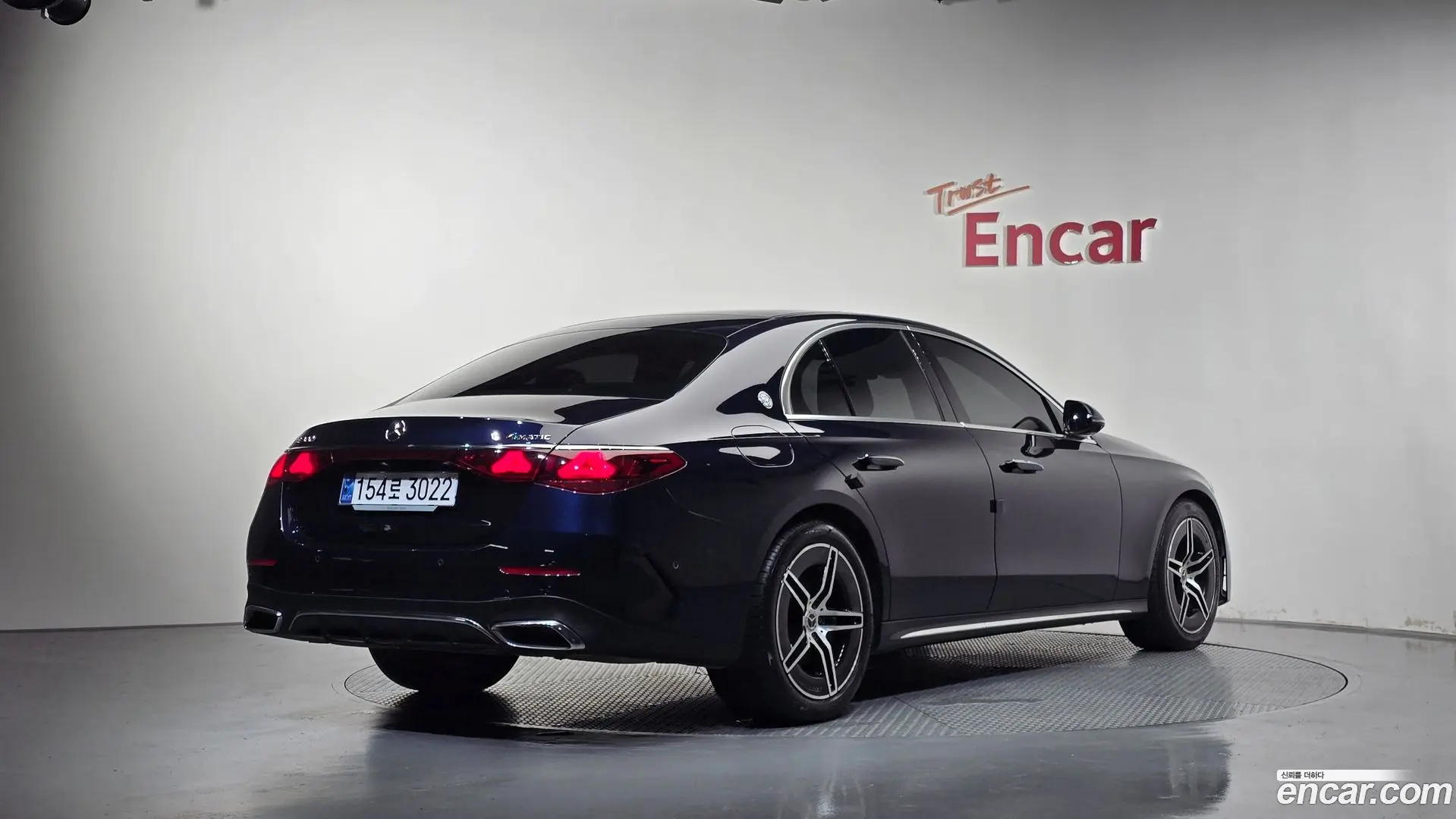 Main__Slider__Photo:E-Class Mercedes-Benz 2024.3-1