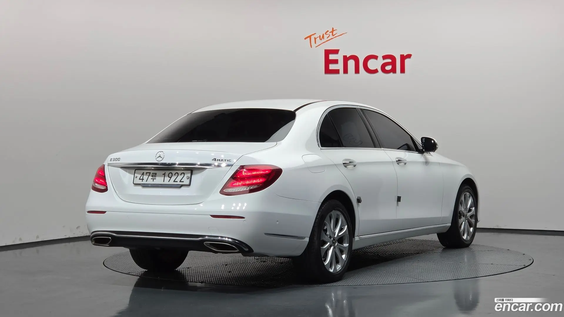 Main__Slider__Photo:E-Class Mercedes-Benz 2018.9-1
