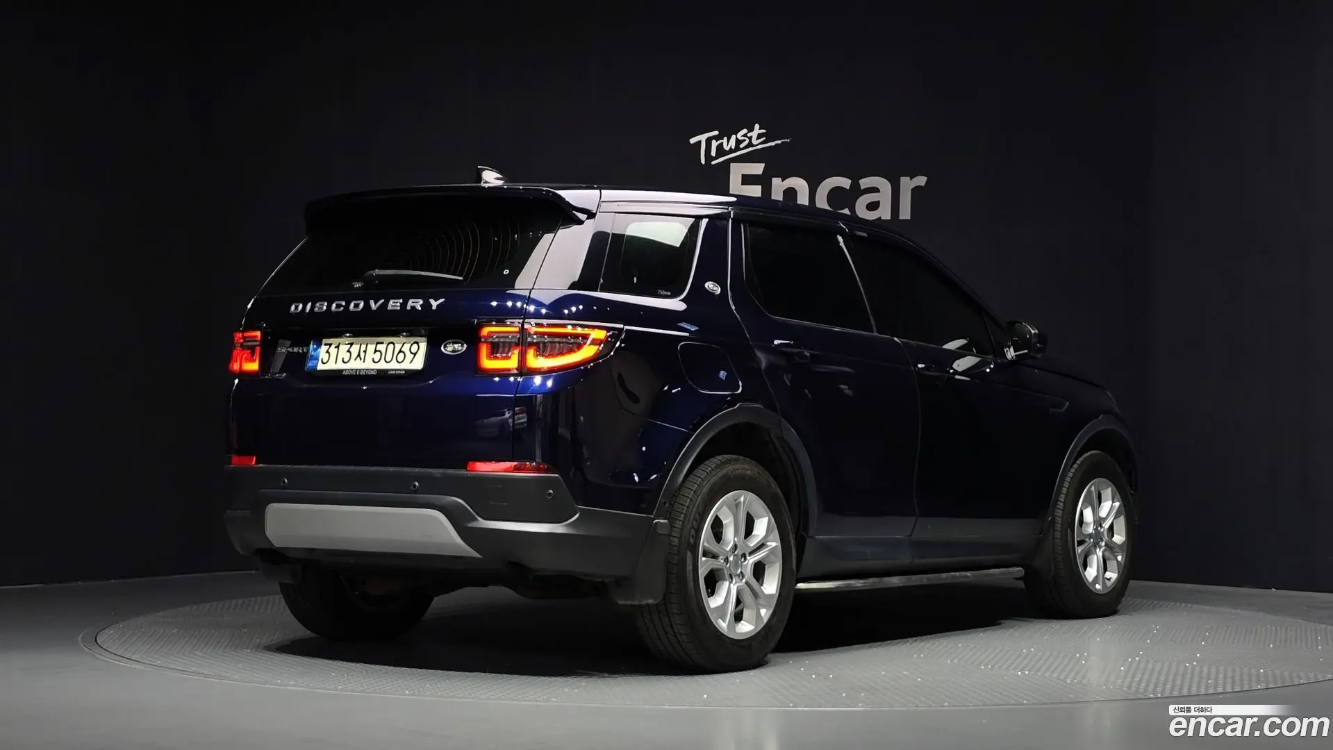 Main__Slider__Photo:Discovery Sport Land Rover 2021.9-1