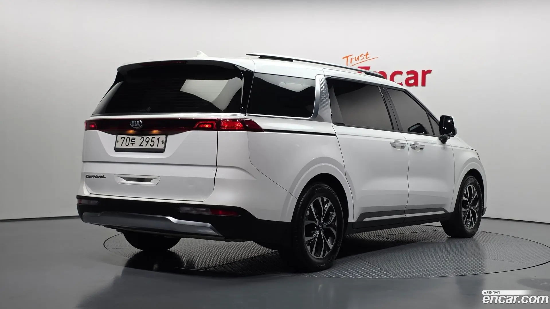 Main__Slider__Photo:Canival Kia 2021.3-1