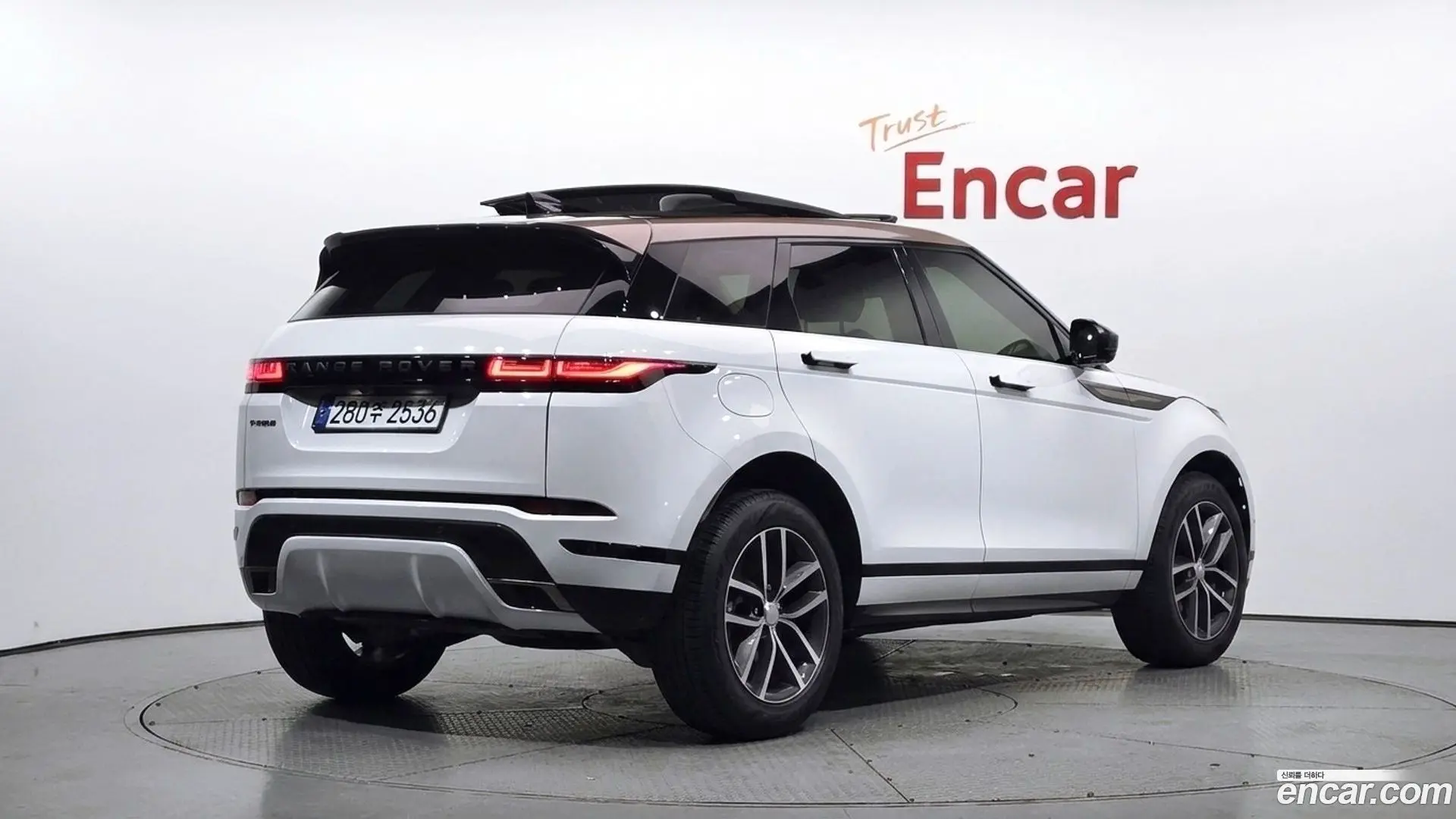 Main__Slider__Photo:Range Rover Evoque Land Rover 2024.11-1