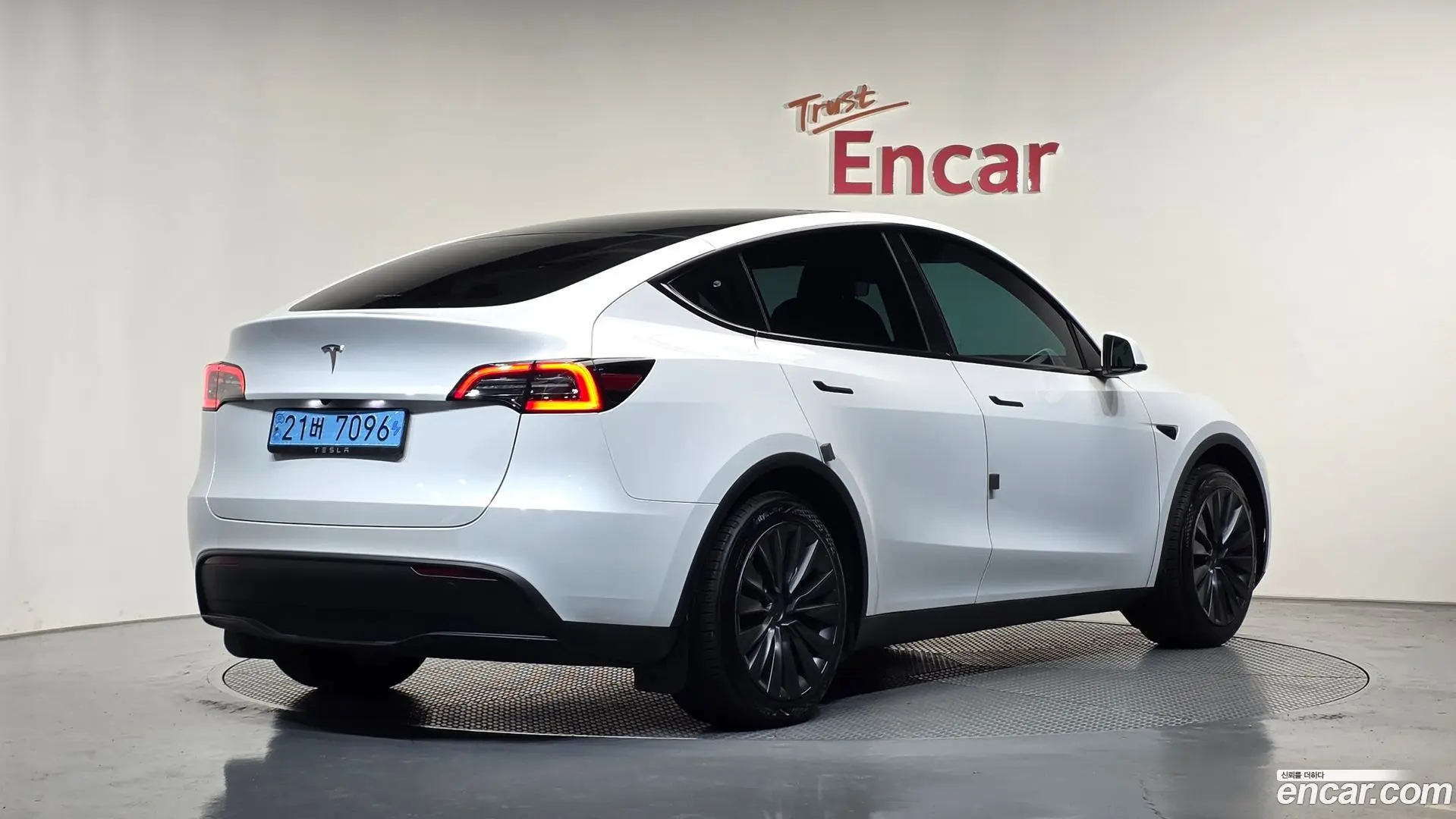 Main__Slider__Photo:Model Y Tesla 2023.9-1