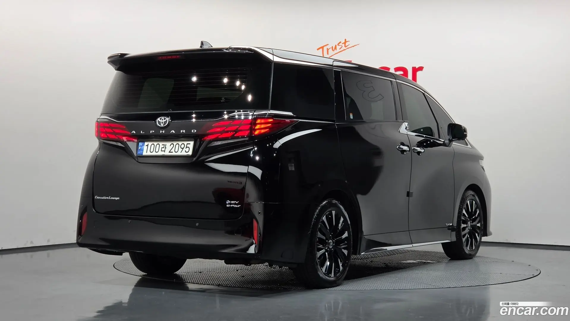 Main__Slider__Photo:Alphard Toyota 2023.11-1