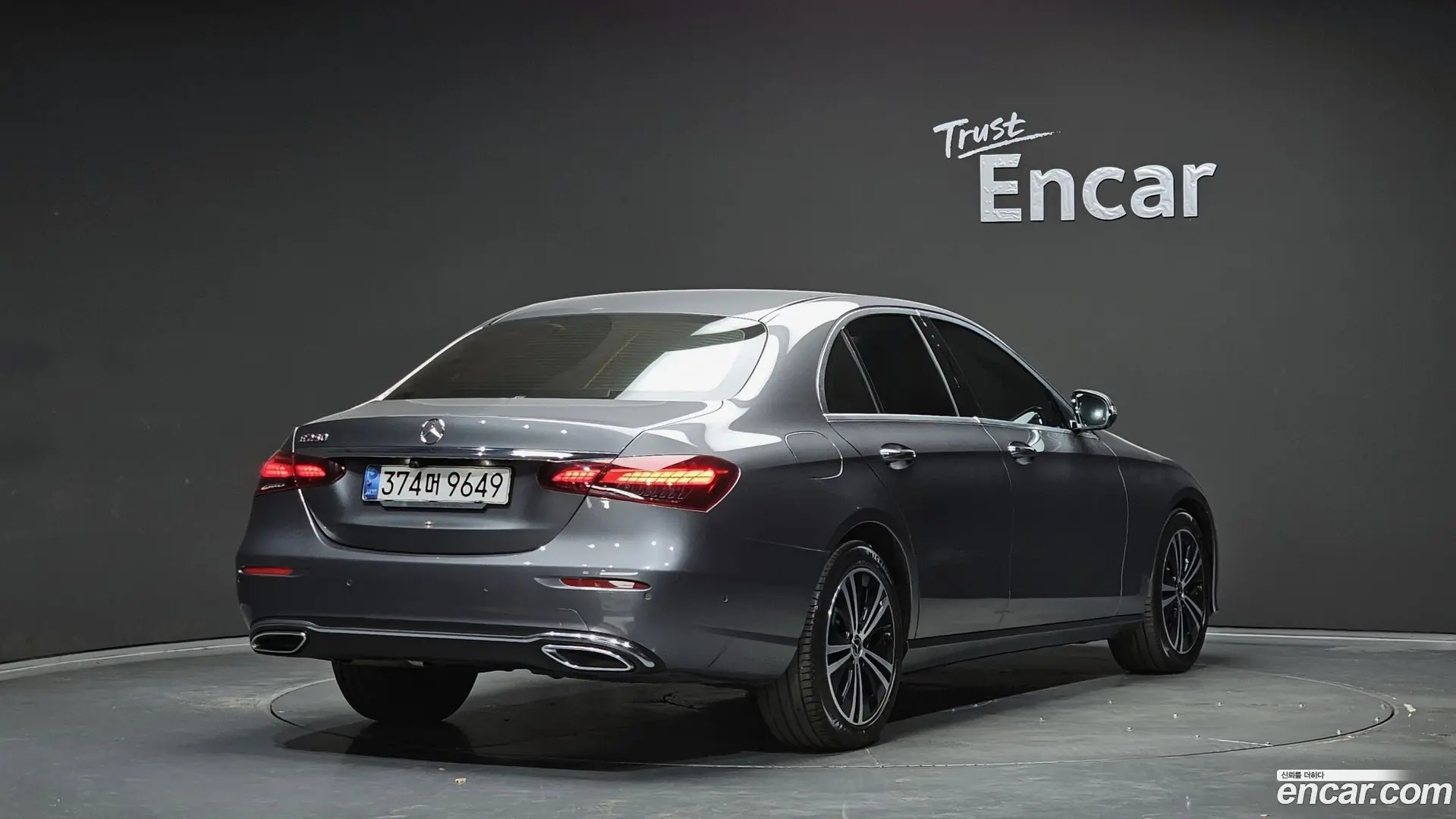Main__Slider__Photo:E-Class Mercedes-Benz 2020.11-1