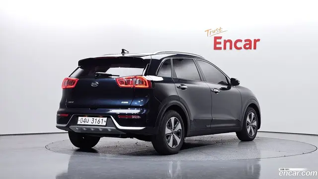 Main__Slider__Photo:Niro Kia 2017.2-1