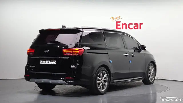 Main__Slider__Photo:Canival Kia 2019.7-1