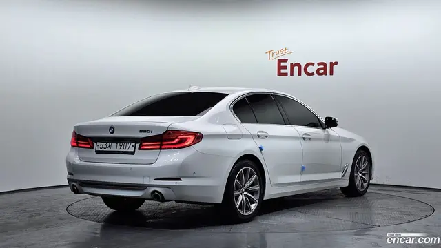 Main__Slider__Photo:5-Series BMW 2019.5-1