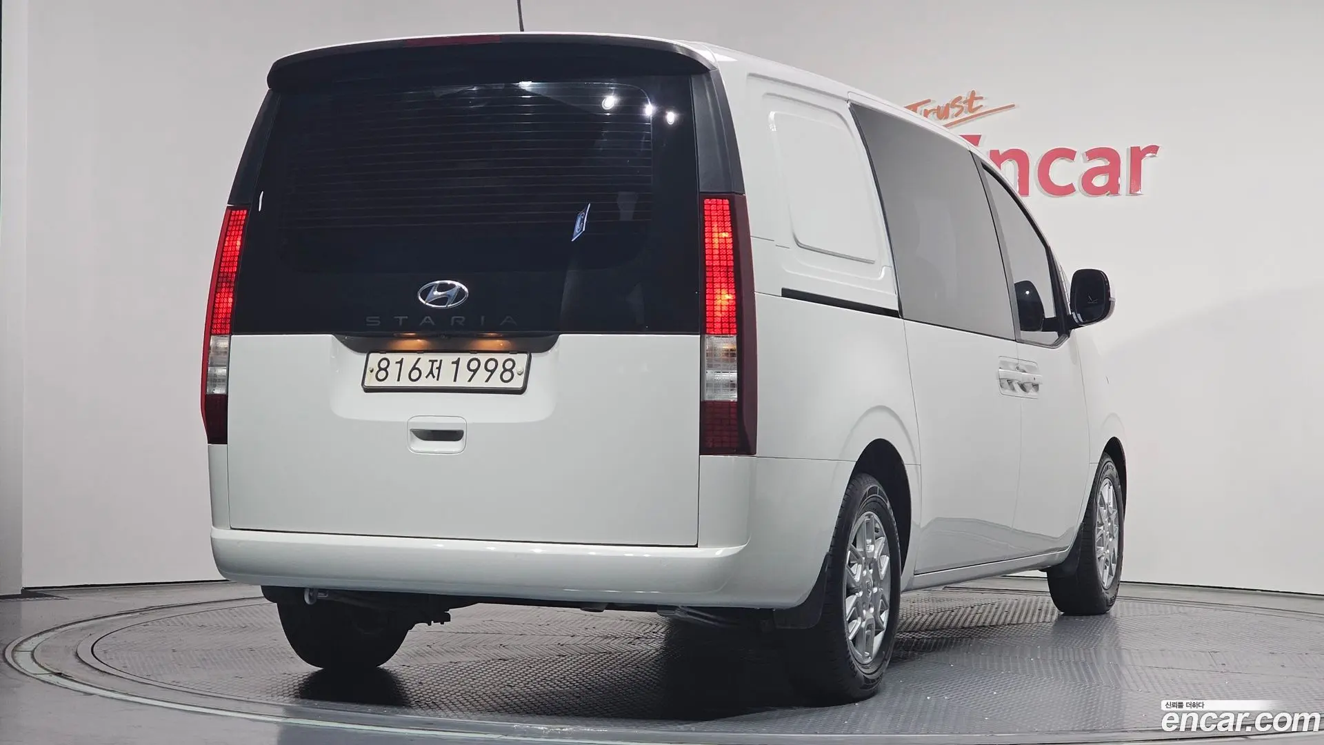 Main__Slider__Photo:Staria Hyundai 2022.0-1