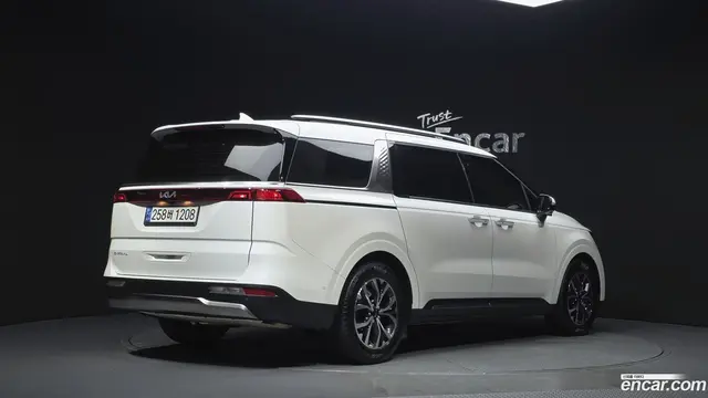 Main__Slider__Photo:Canival Kia 2022.6-1