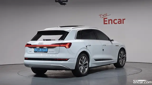 Main__Slider__Photo:e-tron Audi 2020.6-1