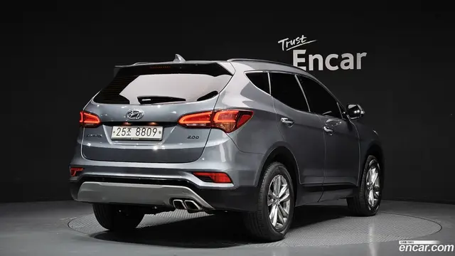 Main__Slider__Photo:Santafe Hyundai 2017.4-1