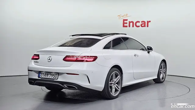 Main__Slider__Photo:E-Class Mercedes-Benz 2017.6-1