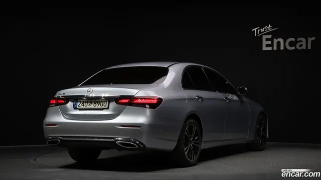 Main__Slider__Photo:E-Class Mercedes-Benz 2021.11-1