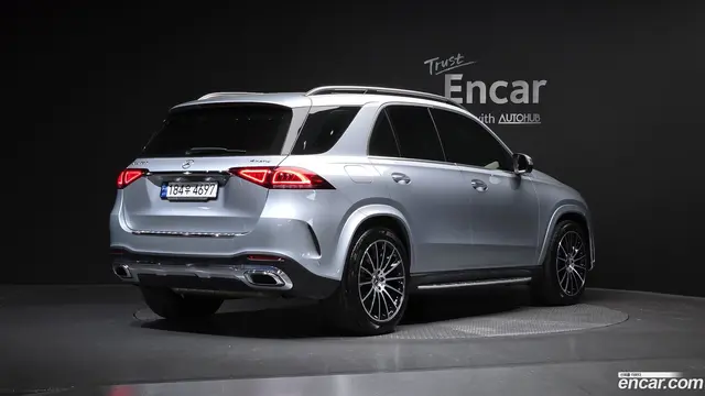 Main__Slider__Photo:GLE-Class Mercedes-Benz 2023.3-1