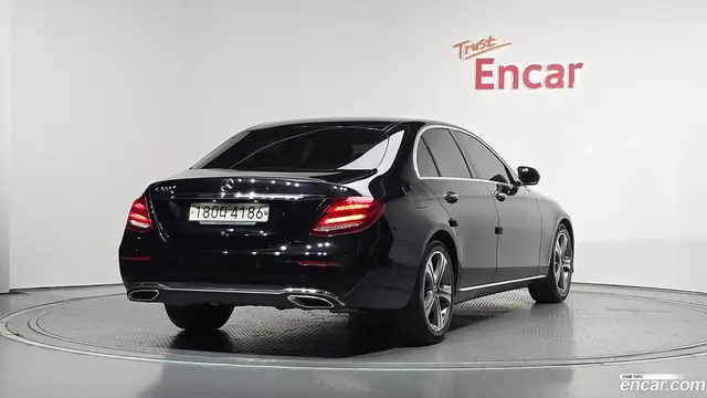Main__Slider__Photo:E-Class Mercedes-Benz 2019.4-1