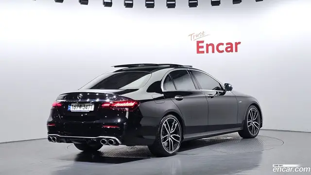 Main__Slider__Photo:E-Class Mercedes-Benz 2021.4-1