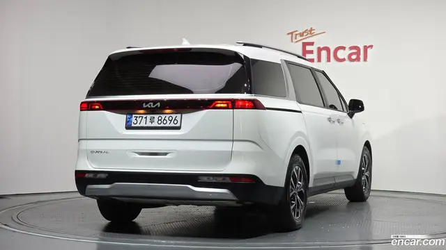 Main__Slider__Photo:Canival Kia 2023.2-1