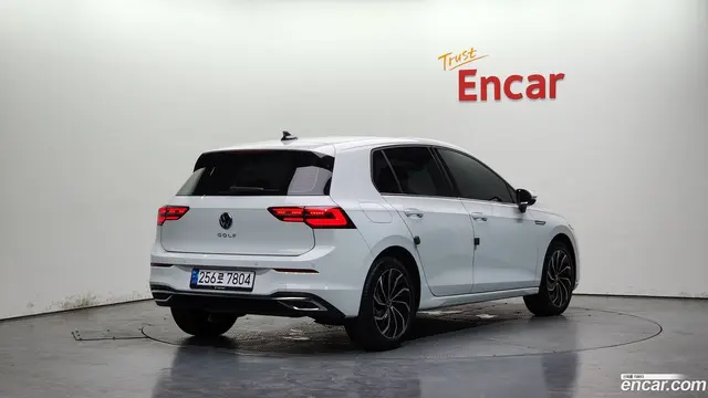 Main__Slider__Photo:Golf Volkswagen 2024.8-1