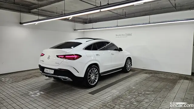 Main__Slider__Photo:GLE-Class Mercedes-Benz 2023.10-1