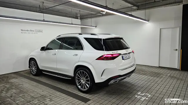 Main__Slider__Photo:GLE-Class Mercedes-Benz 2025.3-1