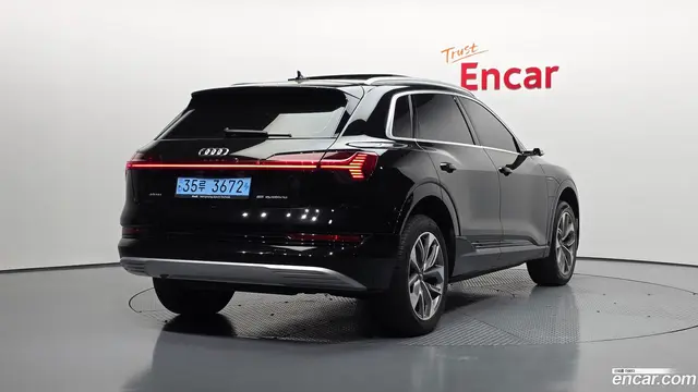 Main__Slider__Photo:e-tron Audi 2020.11-1