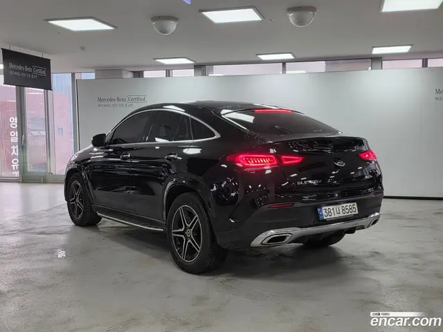Main__Slider__Photo:GLE-Class Mercedes-Benz 2021.4-1