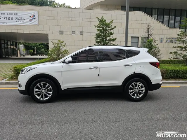 Main__Slider__Photo:Santafe Hyundai 2017.8-1