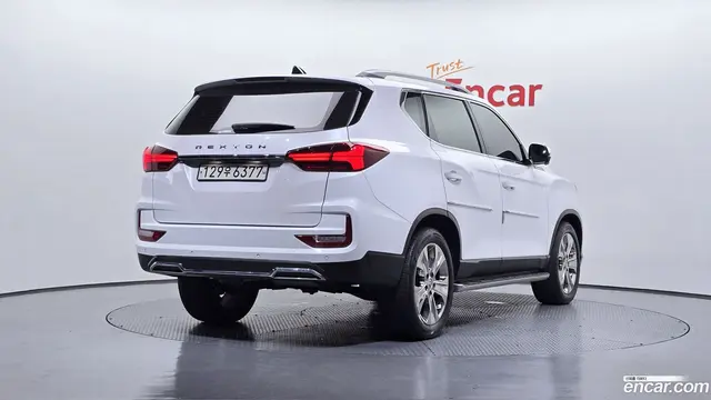 Main__Slider__Photo:Rexton KG Mobility 2022.1-1